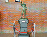 ケンシロウの銅像